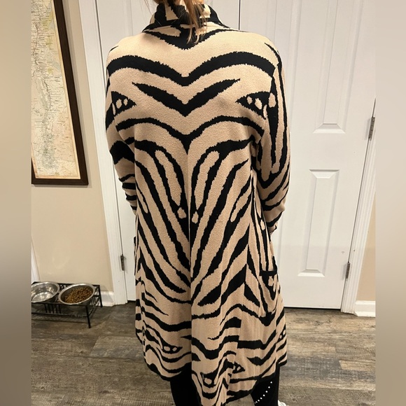 New York & Co duster - Picture 2 of 2